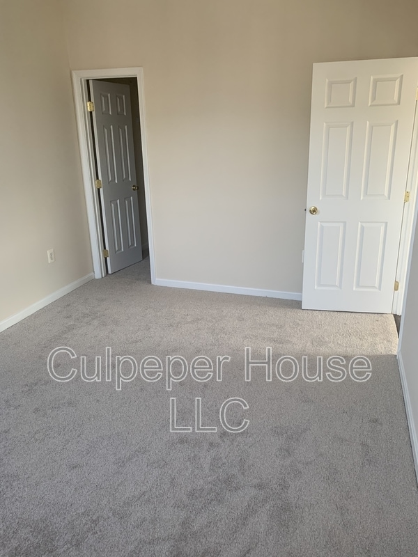 Building Photo - 43771 Maison Blanc Square