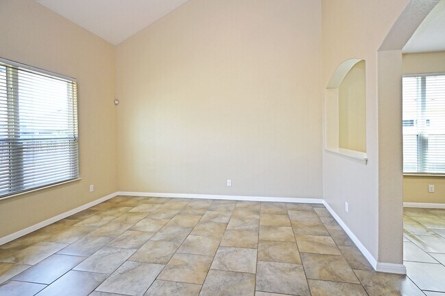 Building Photo - 2231 Hawk Dr