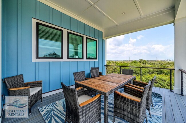 Building Photo - OFF-SEASON MONTHLY RENTAL - IT'S A BIG DILL!!