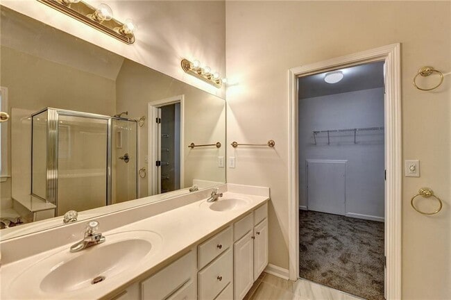 Building Photo - 3460 Maple Terrace Dr