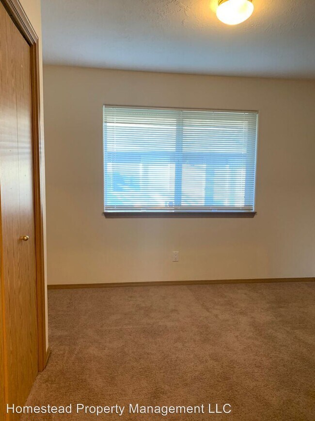 Building Photo - 286-294 Stadium Dr N