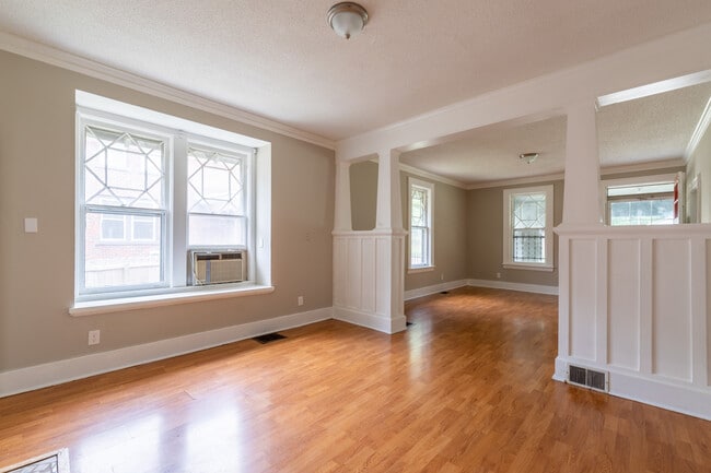 Building Photo - 2004 Walker Ave