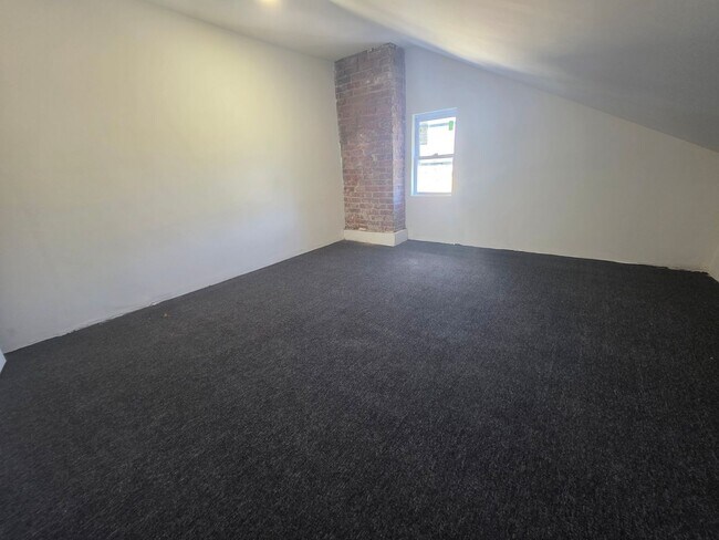 Building Photo - 2 bedroom apartment building - Poughkeepsie