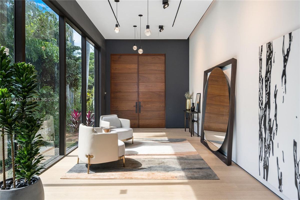 Building Photo - 1369 N Venetian Way