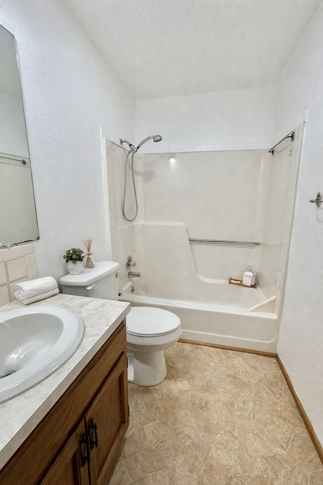 Building Photo - La Chateau Duplexes