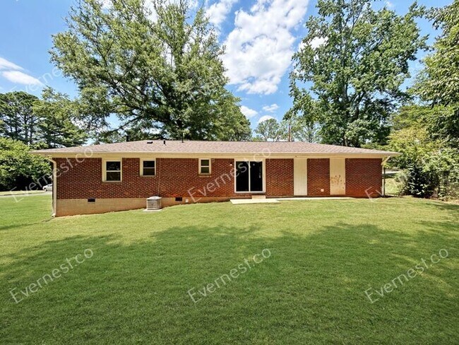 Building Photo - 2463 Montezuma Cir