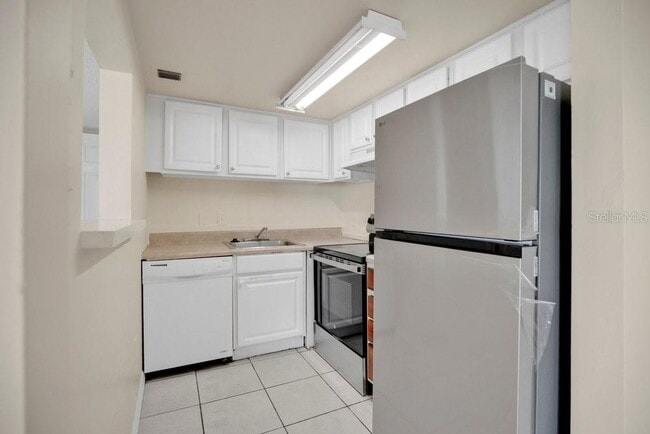 Building Photo - 2507 N Alafaya Trail