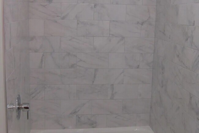 Bathroom tub area - 4340 N Wolcott Ave
