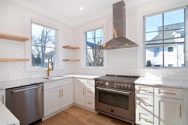 Building Photo - 126 Main St