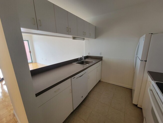 Building Photo - Studio Available Near North Quincy T With Parking