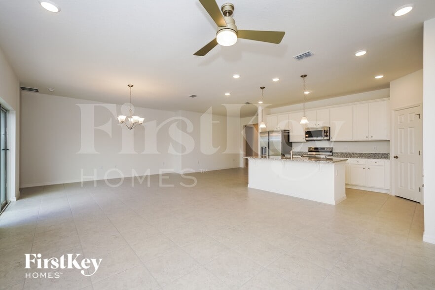 Building Photo - 1573 Isleta Lp