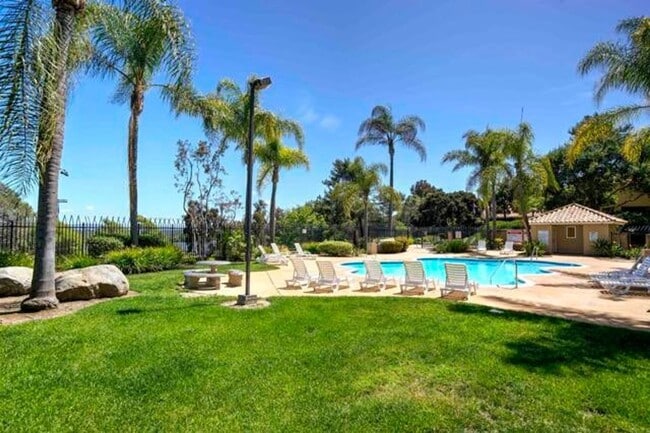 Building Photo - Beautiful 4Br/2.5Ba Home With Private Yard In Shadowridge!!