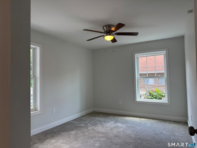 Building Photo - 1085 Whalley Ave