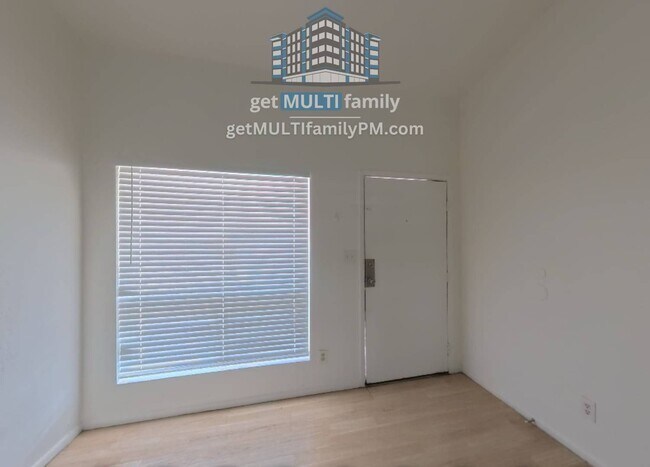 Building Photo - 327 E Vine Cir