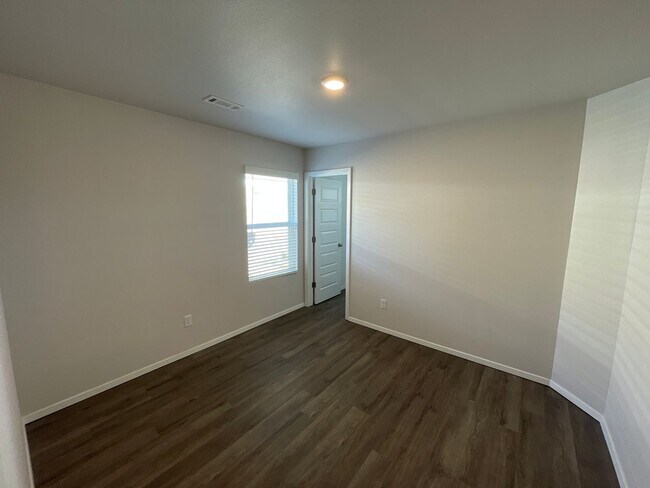 Building Photo - AVAILABLE NOW! Spacious Four Bedroom | Two Bath Home in Barberry Court