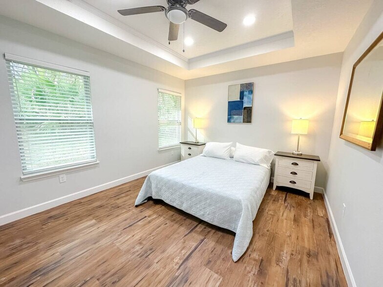 Building Photo - 1004 SE 7th Ave