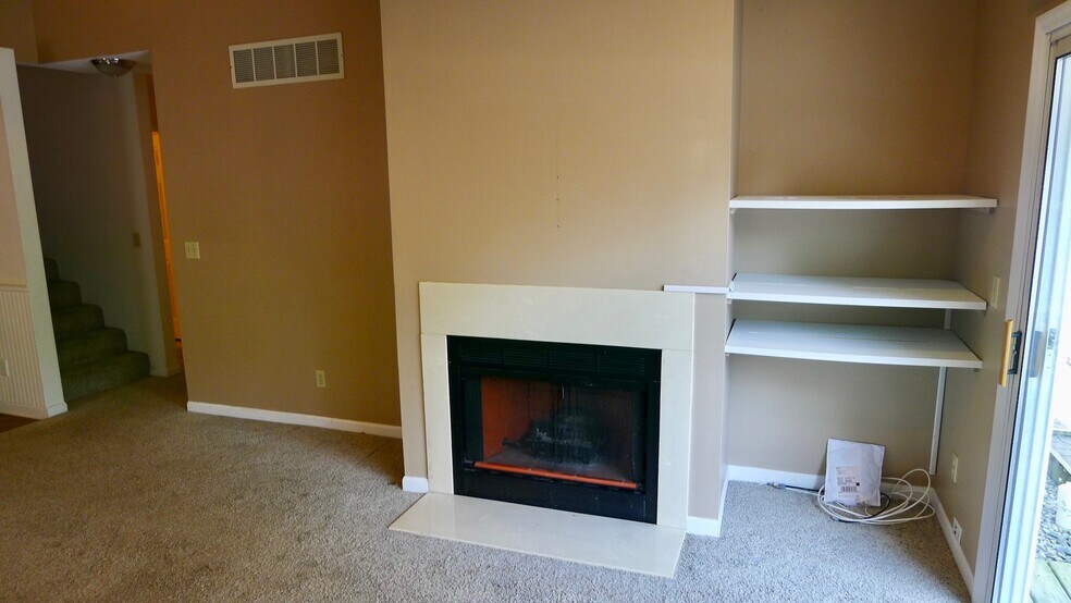 Building Photo - 204 Misty Cove