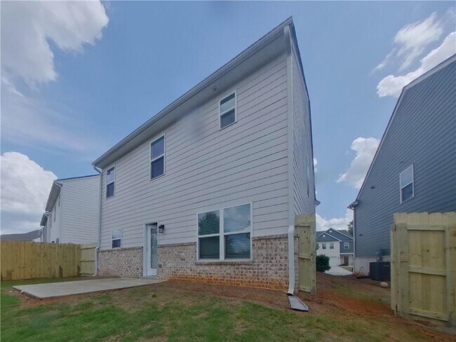 Building Photo - 2977 McKenzie Dr