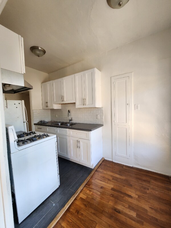 Building Photo - 1845 N Gramercy Pl