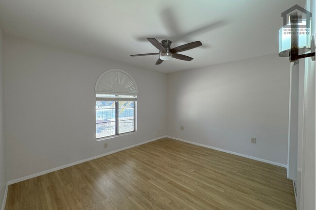 Building Photo - 17211 N Desert Glen Dr