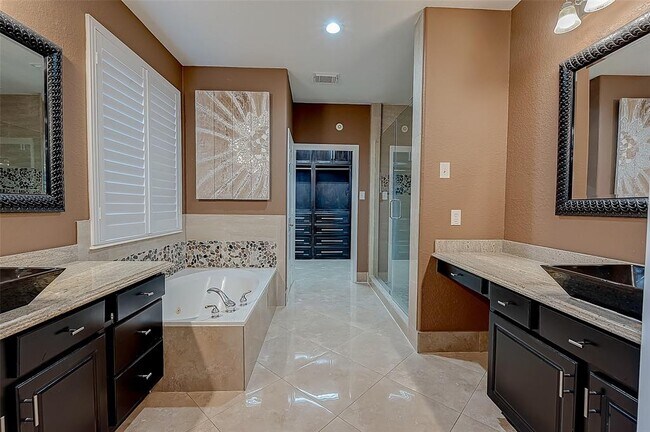 Building Photo - 1419 Kyle Hill Ln