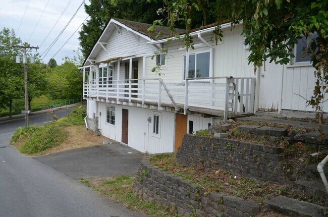 Building Photo - 1/2 off first month! Pre-leasing - 6Bd/3Ba