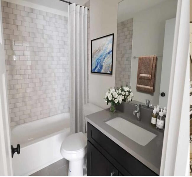 Building Photo - 2203 W Eastwood Ave