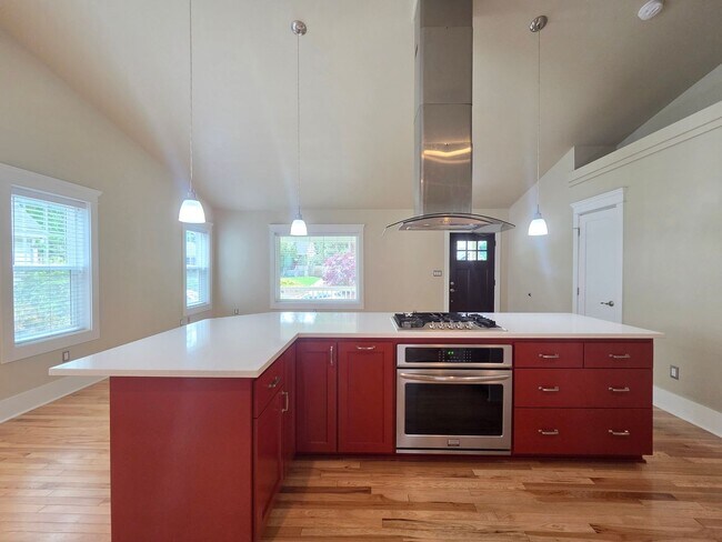Building Photo - $2,600 - 3 Bed / 2 Bath Beautiful Craftsman Home by Manito Park