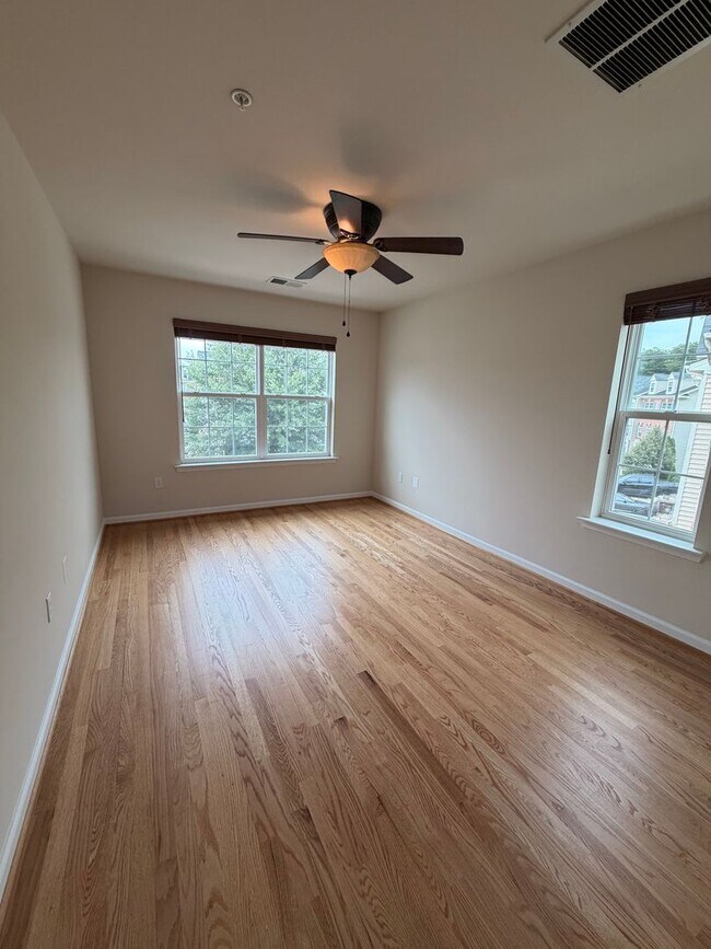 Building Photo - 7282 Mockingbird Cir