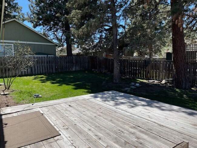 Building Photo - Cute Home in SW Bend