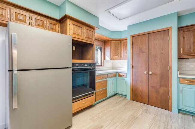 Building Photo - 904 Willow Creek Cir