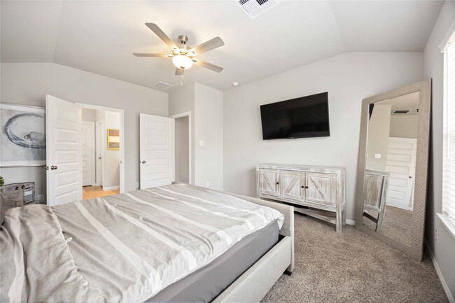 Building Photo - 6910 Lebec Dr