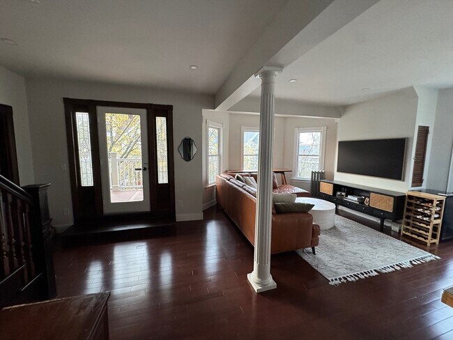 Building Photo - 38 Pinckney St