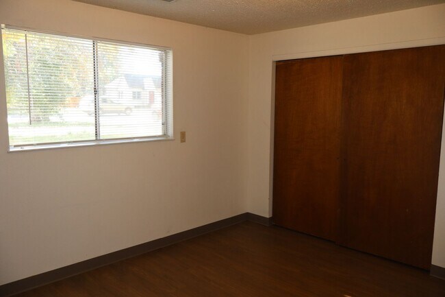 Building Photo - Beautiful Split-Level 6BR Home with Attach...