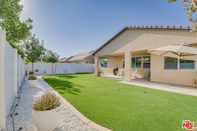 Building Photo - 14001 Barbon Beck Ave