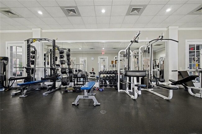 Building Photo - 1042 WATERSIDE Dr