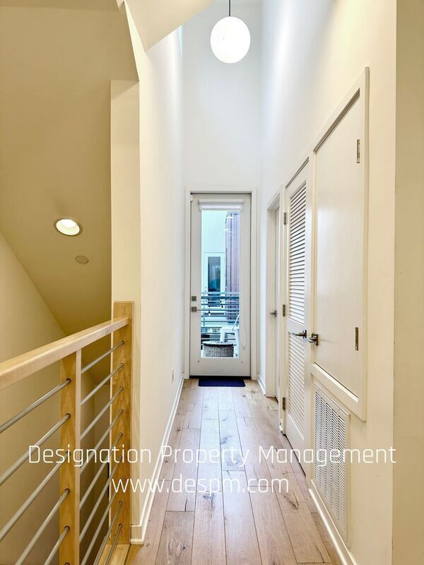 Building Photo - 1431 1/2 Waterloo St.