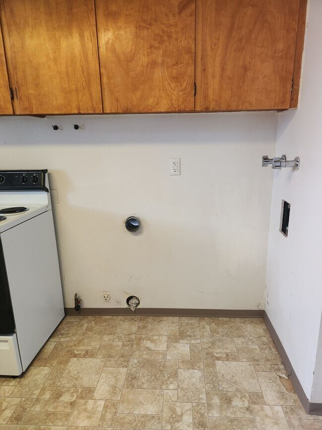 Building Photo - b1810