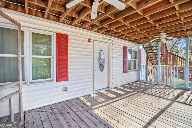 Building Photo - 492 Pine Rd