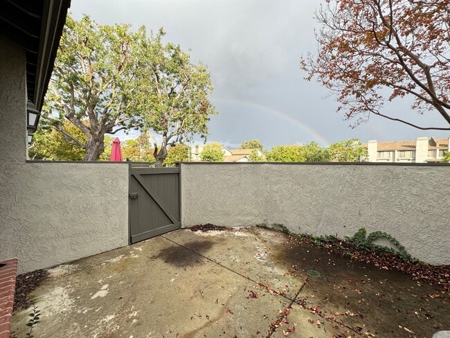 Building Photo - Spacious 2Bd/2Ba Condo w/Bonus Office, Garage and A/C!