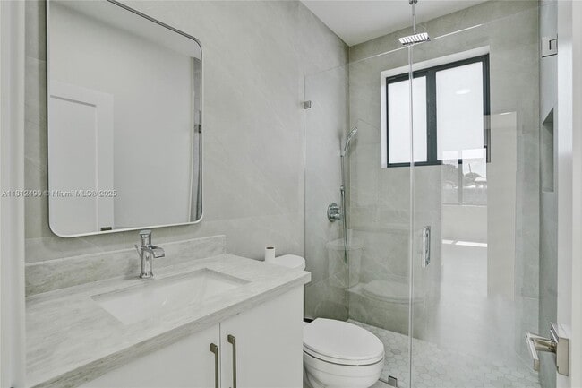 Building Photo - 301 E 51st St