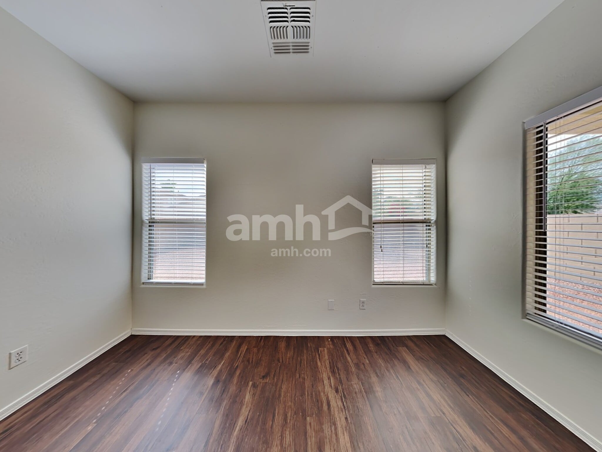 Building Photo - 8829 W Hilton Ave