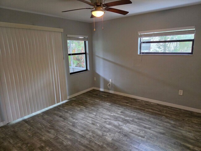 Building Photo - 2939 Los Altos Dr