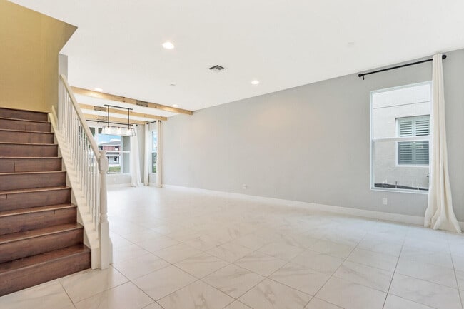 Building Photo - 1132 NW Demedici Rd