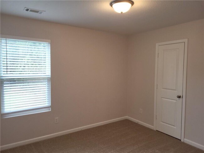 Building Photo - 205 Augusta Woods Dr