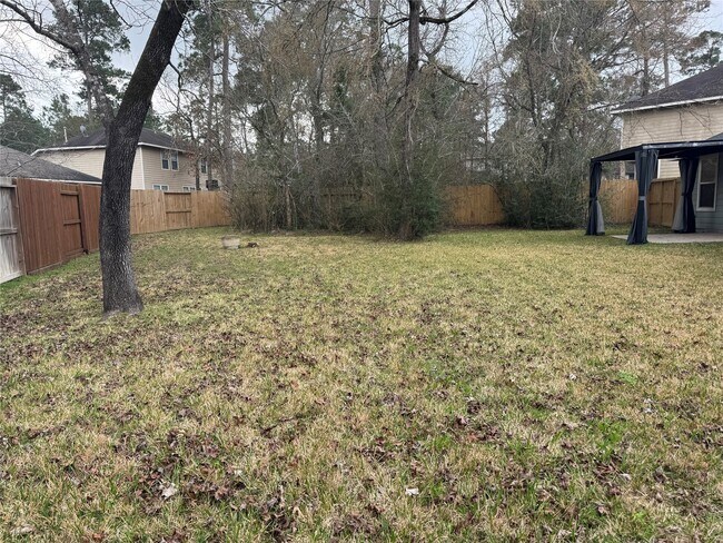 Building Photo - 10 Druids Glen Pl