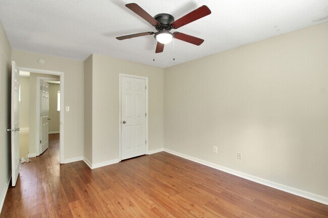 Building Photo - 3918-3920 Rock Quarry Rd