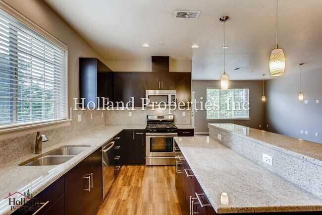 Building Photo - 7903 NE Rockne Way