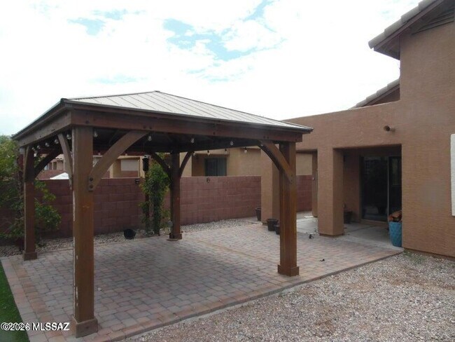 Building Photo - 7325 E Weeping Willow Dr