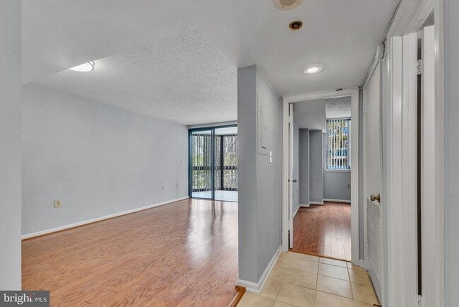 Building Photo - 1001 N Randolph St